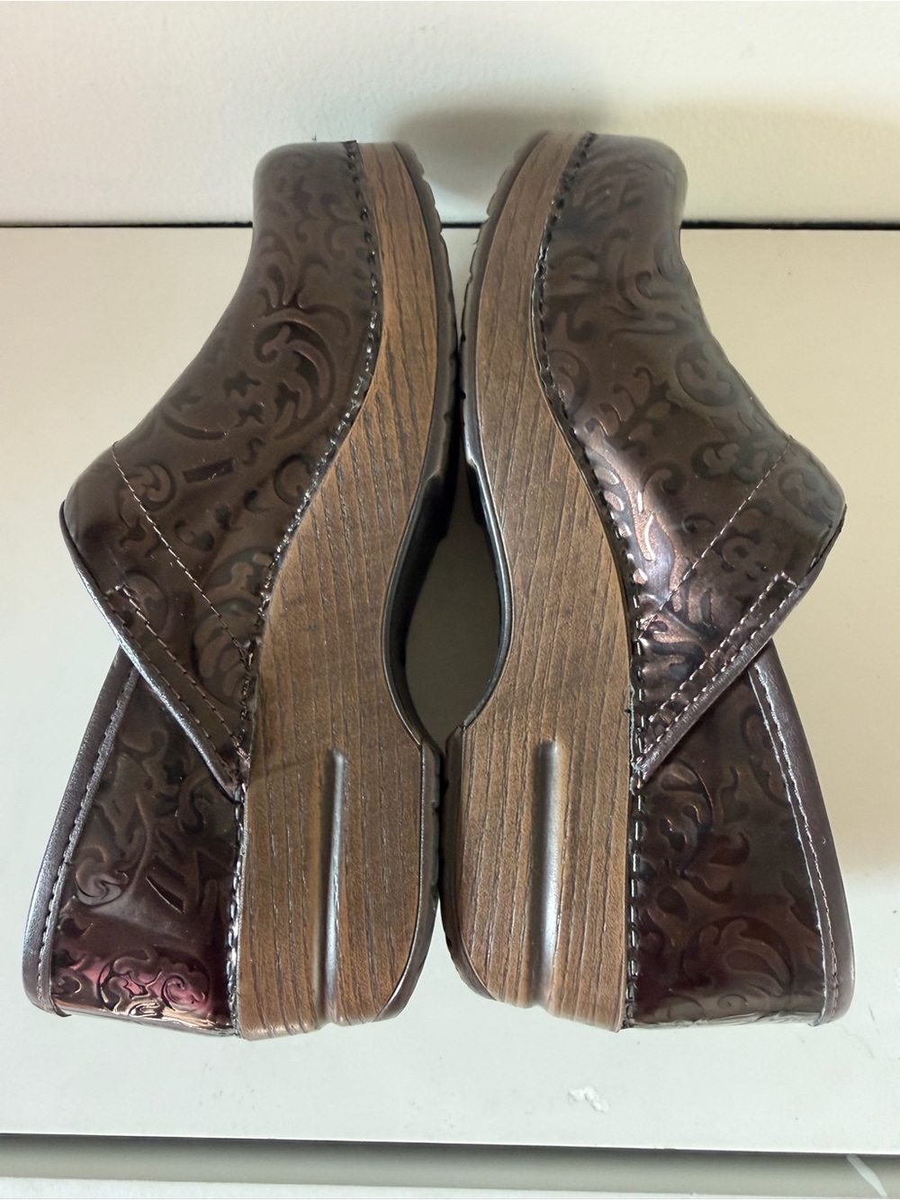 Dansko Women’s Embossed Metallic‎ Brown Clogs. Sz 37 (6.5-7) - Picture 8 of 12